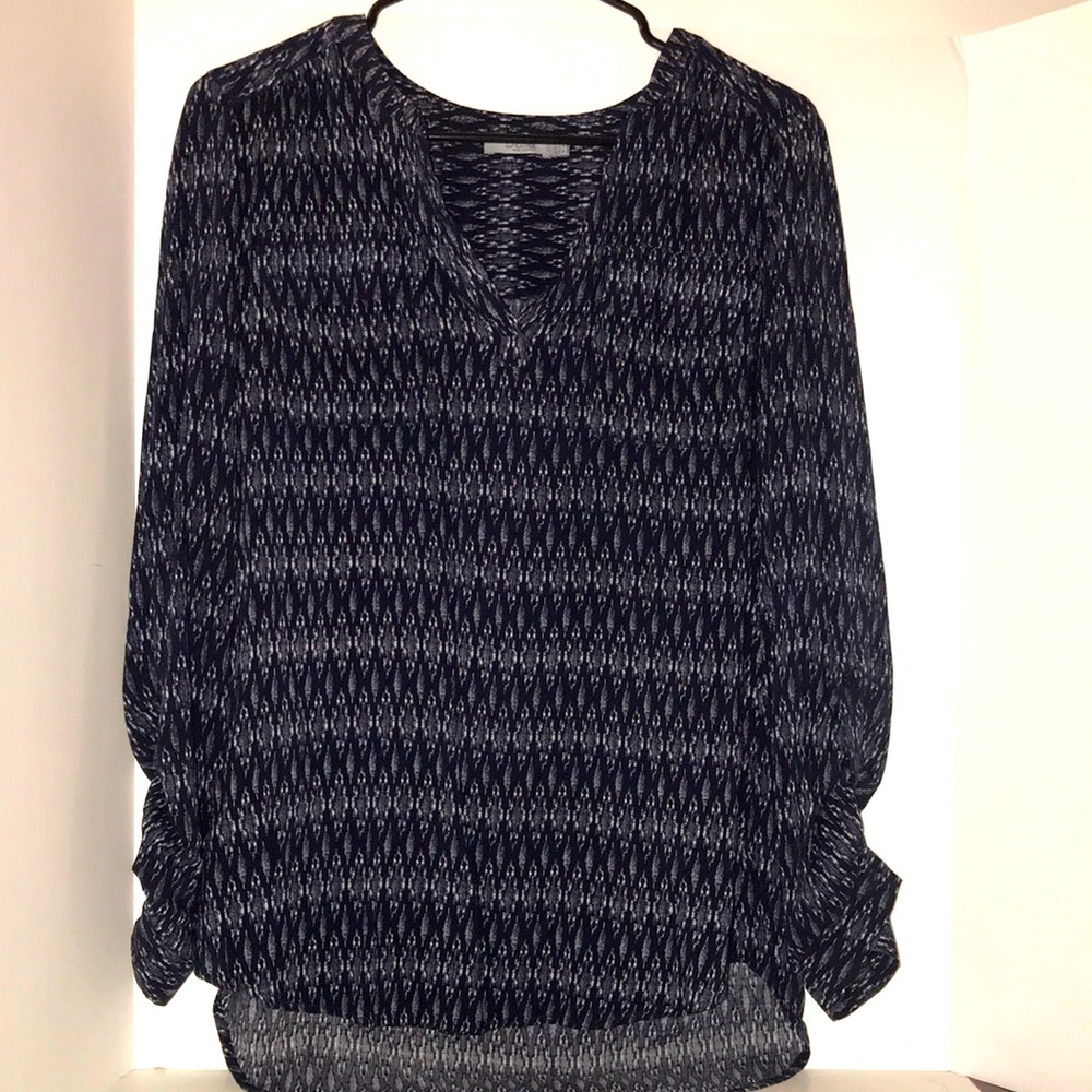 Dalia top long sleeves size M open neckline pocket front tab sleeves black
